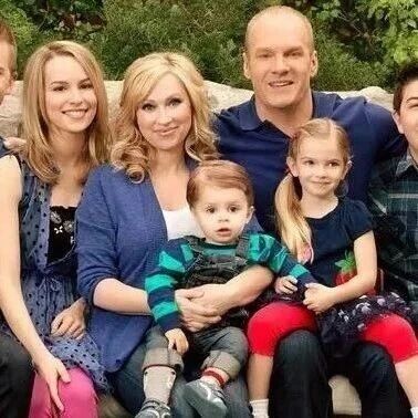 非常适合孩子的美剧！《查莉成长日记》1-4季视频、中英文剧本和音频！-EnglishX